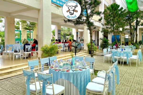 Naifood ho thuê bàn ghế tại trường học ở Bình Tân