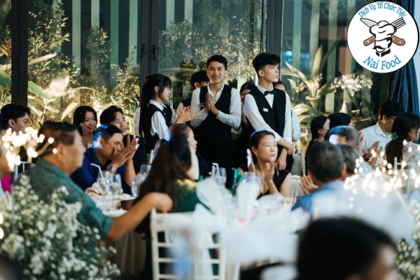 Đơn vị cho thuê rap cưới trọn gói.