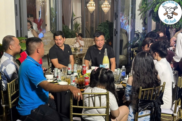 Khách mời thanh dự bữa tiệc