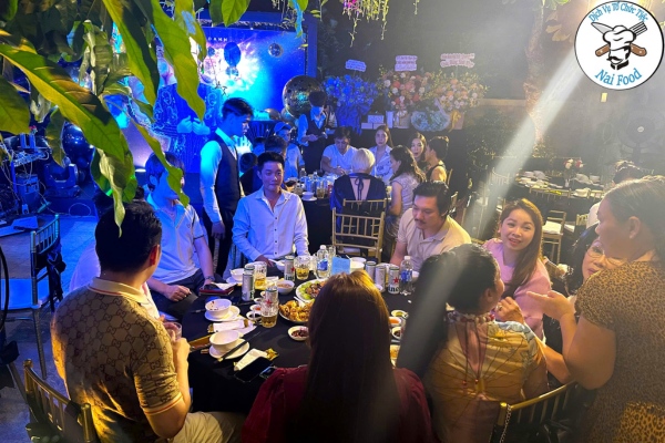 Khách mời thanh dự bữa tiệc