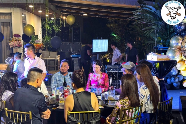 Khách mời thanh dự bữa tiệc