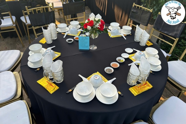 Bàn tiệc Naifood setp cho ca sĩ Quách Thành Danh