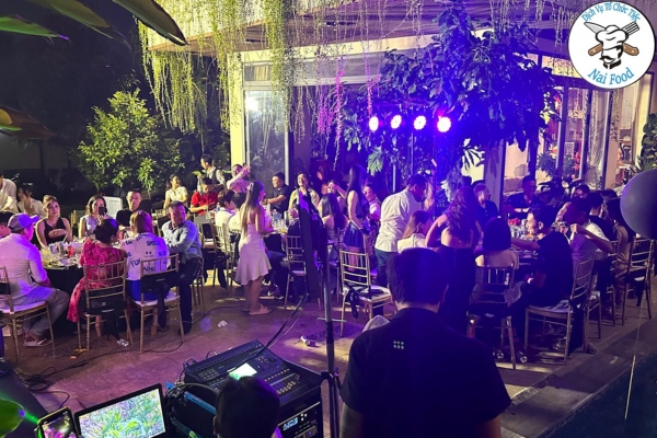 Khách mời thanh dự bữa tiệc