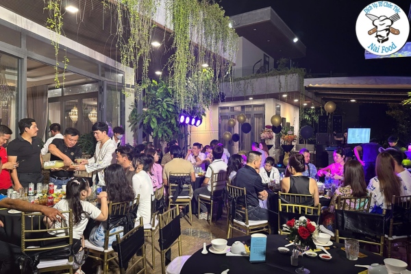 Khách mời thanh dự bữa tiệc