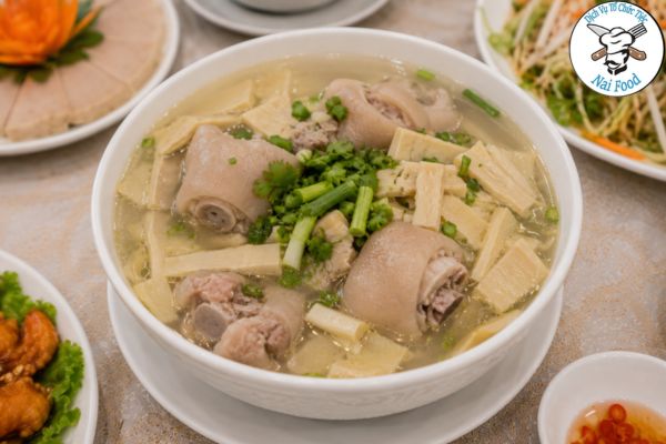 Canh măng móng giò