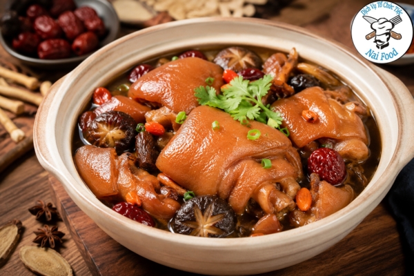 Giò heo hầm thuốc bắc