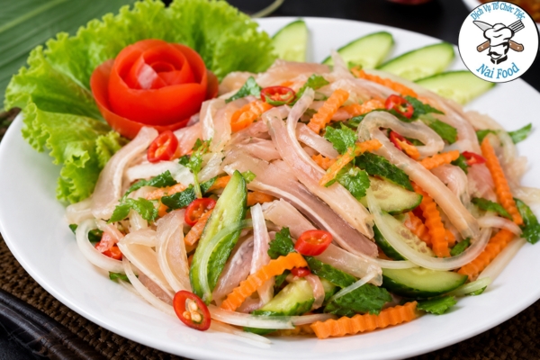 Gỏi tai heo.