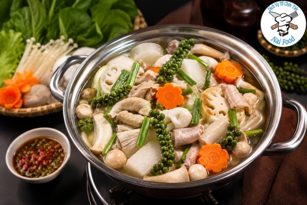 Lẩu bao tử hầm tiêu xanh.