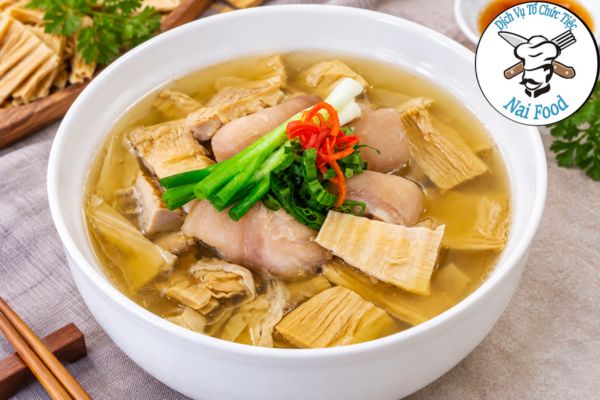 Canh giò heo măng khô