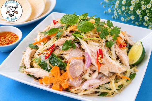 Gỏi gà xé phay.