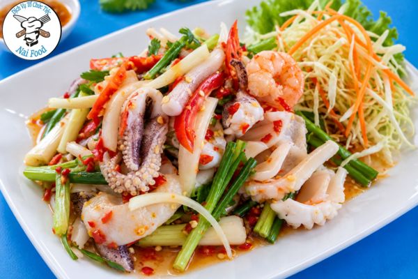 Gỏi mực Thái Lan.