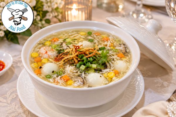 Súp hải sản + trứng cút.